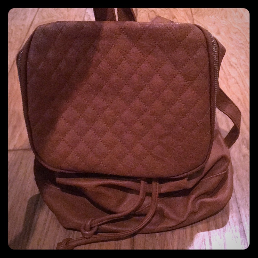 Light Weight Draw String Backpack With Zipper! - image 1